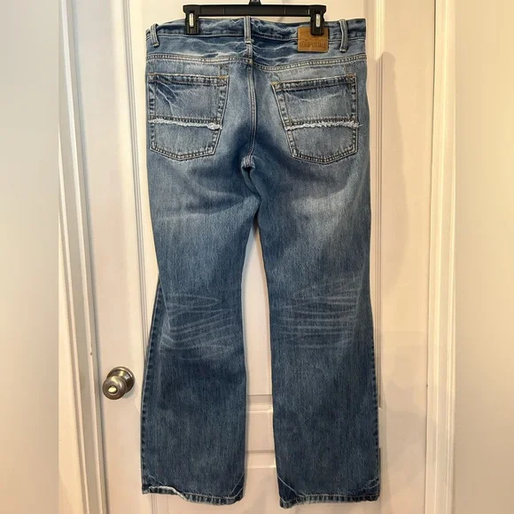1 pair of blue jeans used - Picture 2 of 4